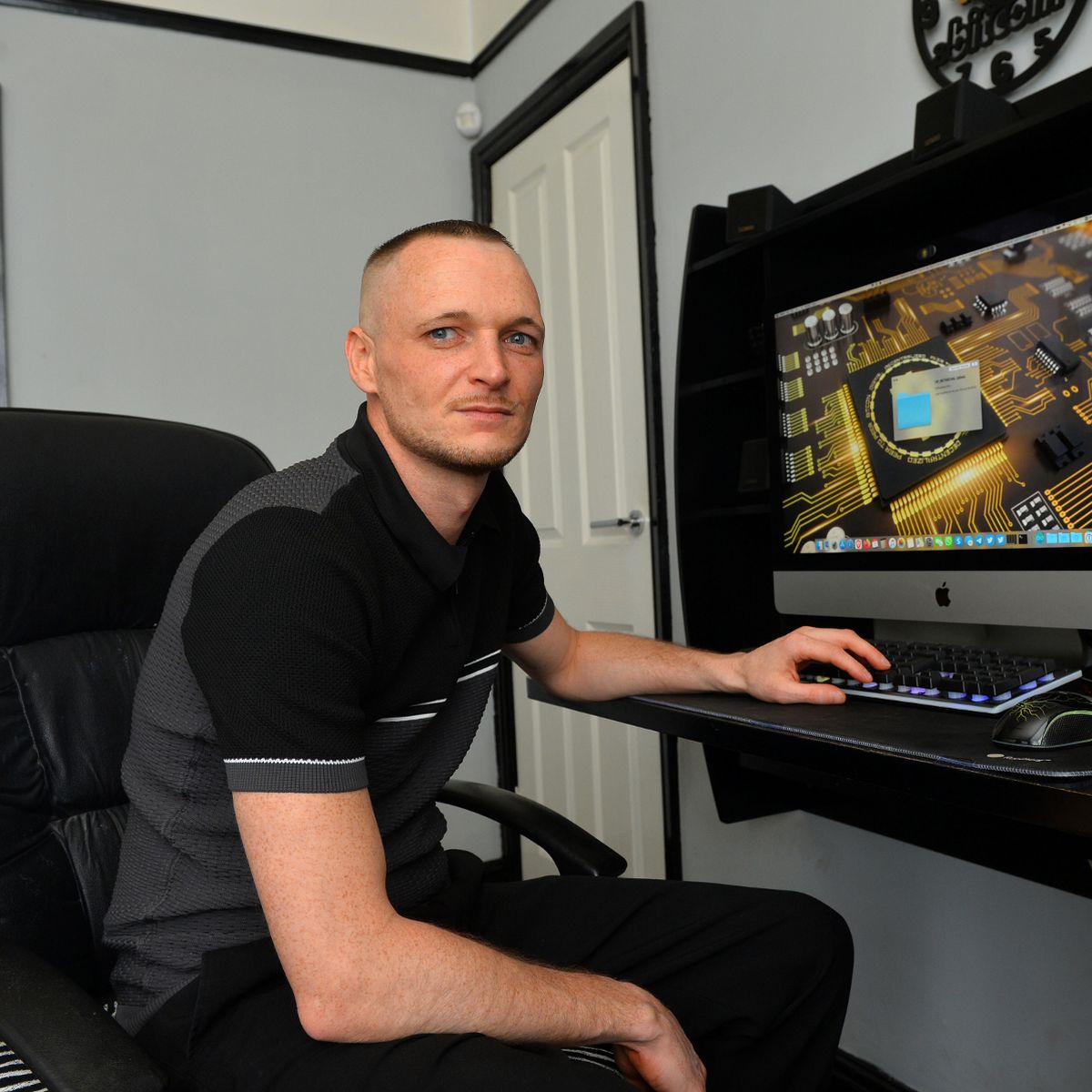 Britânico que jogou fora HD com R$ 4,3 bilhões em bitcoins quer comprar  aterro para recuperá-lo – Noticias R7