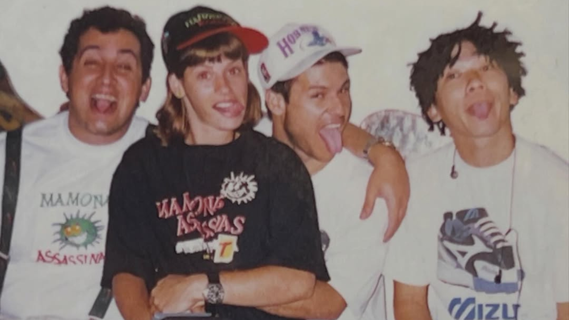 Ex de Dinho, dos Mamonas Assassinas, posta fotos raras 30 anos