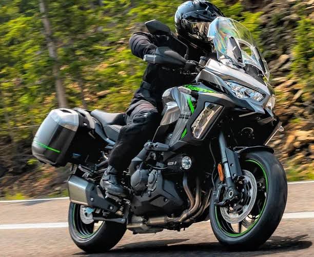 ダニエル KAWASAKI NINJA ZX-4RR 2025/2026 GASOLINA em itajai - Brava Kawasaki