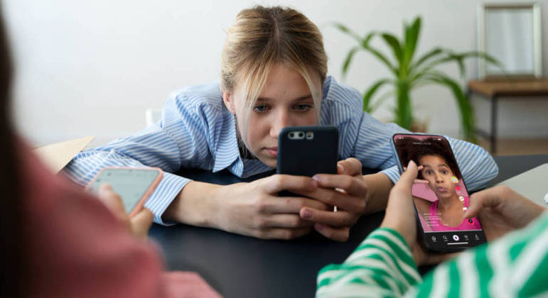 Vício em celular diminui capacidade criativa, conclui estudo – Noticias R7