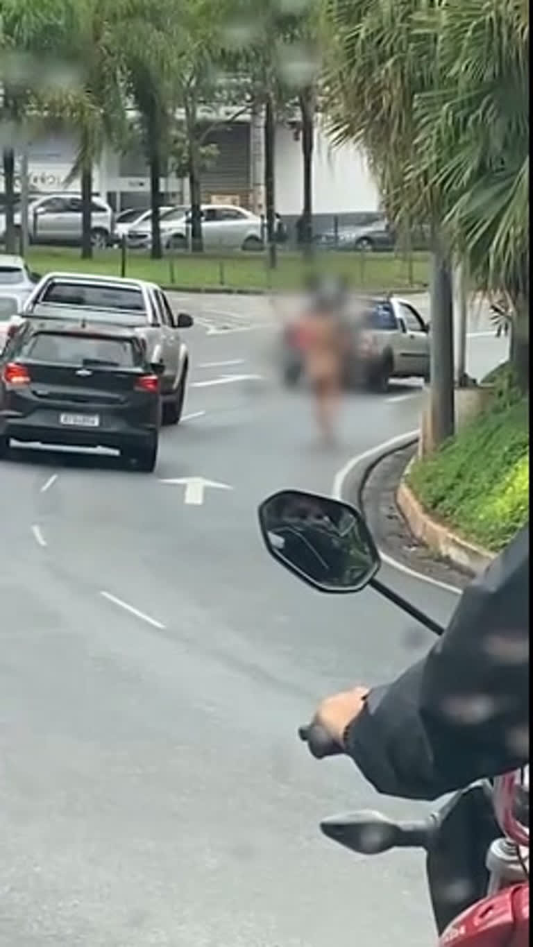 Homem é flagrado pelado no entorno de shopping de luxo de BH