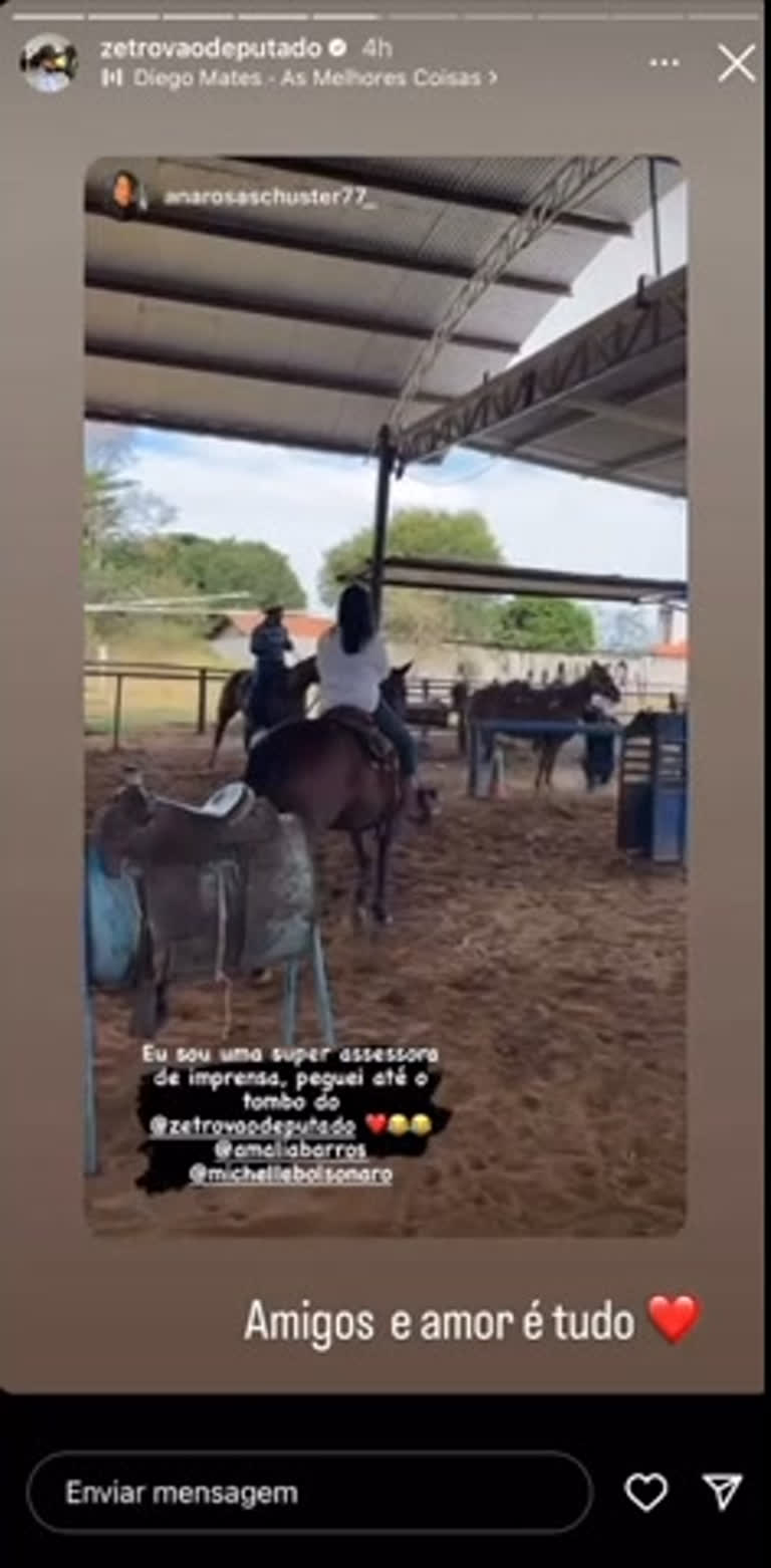 Vídeo: deputado Zé Trovão cai de cavalo durante passeio com Bolsonaro e  Michelle