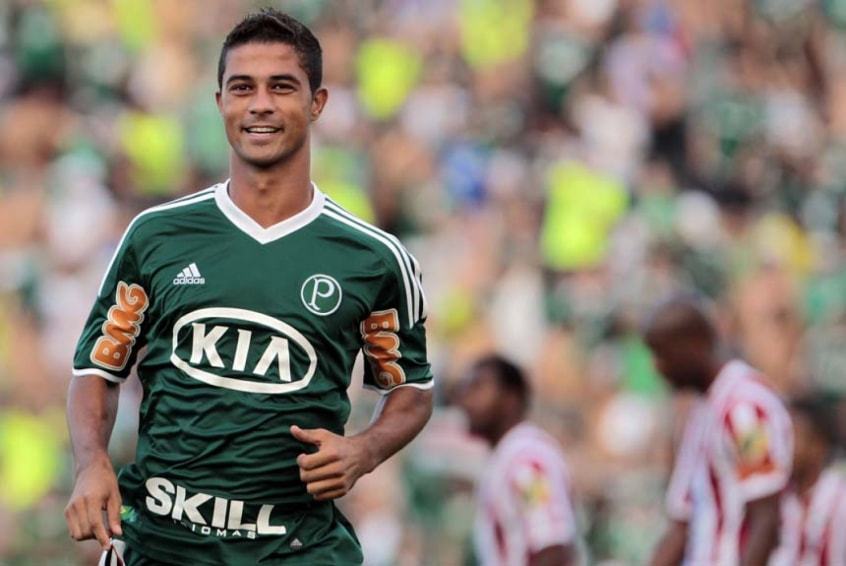 Experiente, centroavante Ricardo Bueno rodou por clubes do Brasil e defendeu o Palmeiras, de Luiz Felipe Solari, na temporada 2011