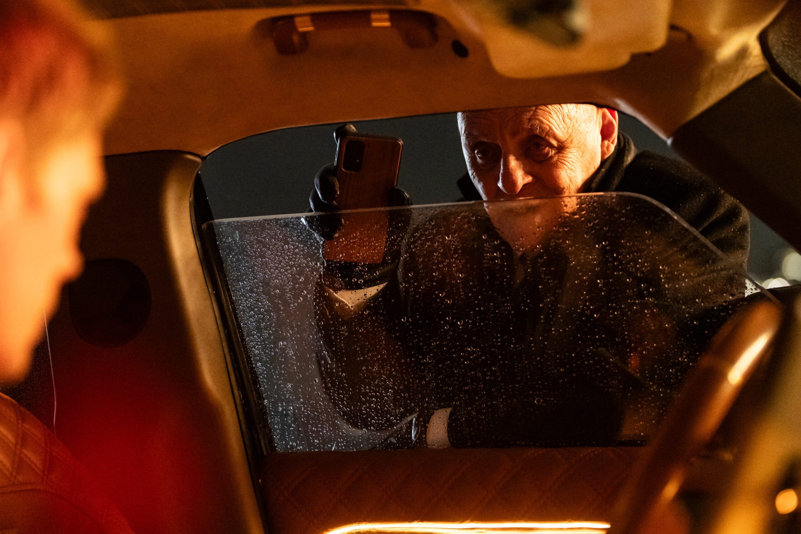 Confinado, estrelado por Anthony Hopkins e Bill Skarsgård, ganha data de  estreia – R7 Entretenimento