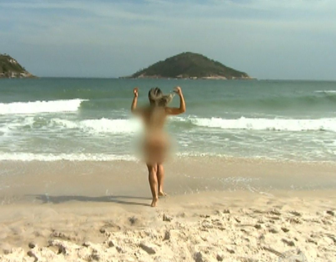 Mulher Melão comemora oficialização de praia de nudismo e corre pelada para  o mar – Noticias R7