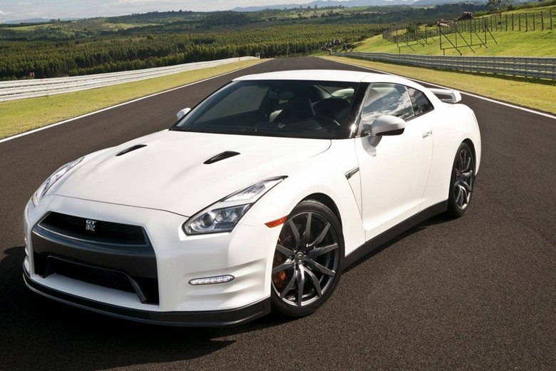 Aceleramos o Nissan GT-R, a fera japonesa das pistas – Noticias R7