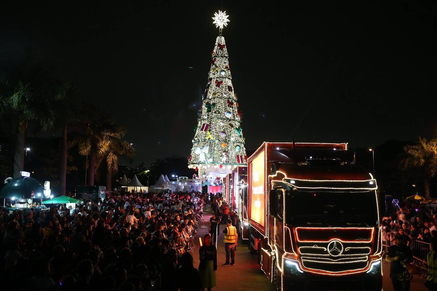 Árvore de Natal de 52 metros é inaugurada no parque Villa-Lobos, em São  Paulo – Noticias R7