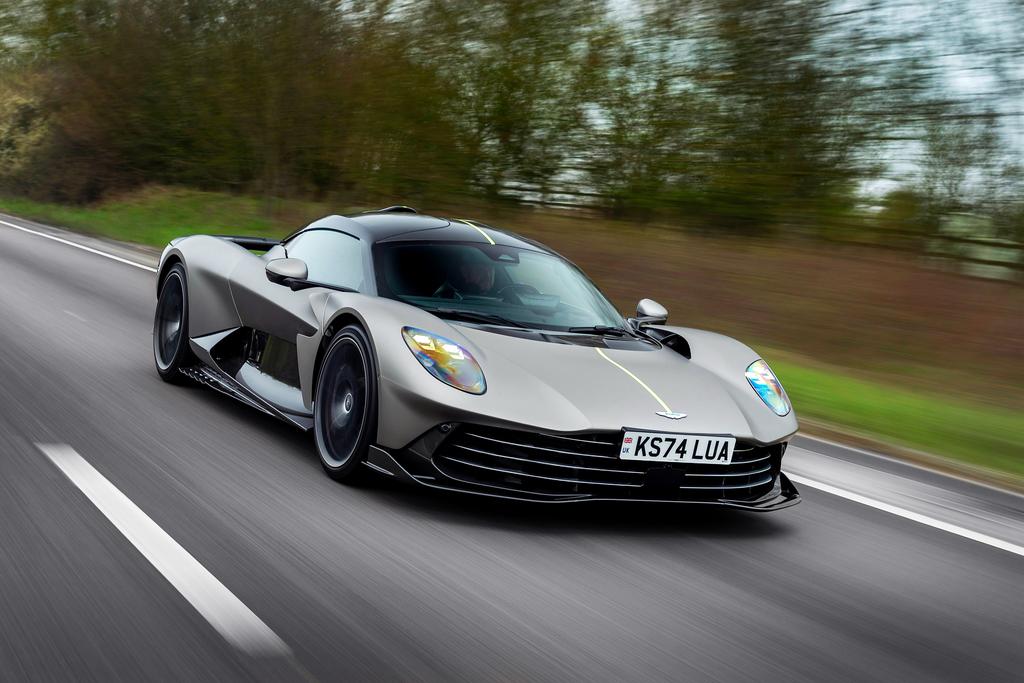 Aston Martin apresenta novo DBX S com impressionantes 727cv