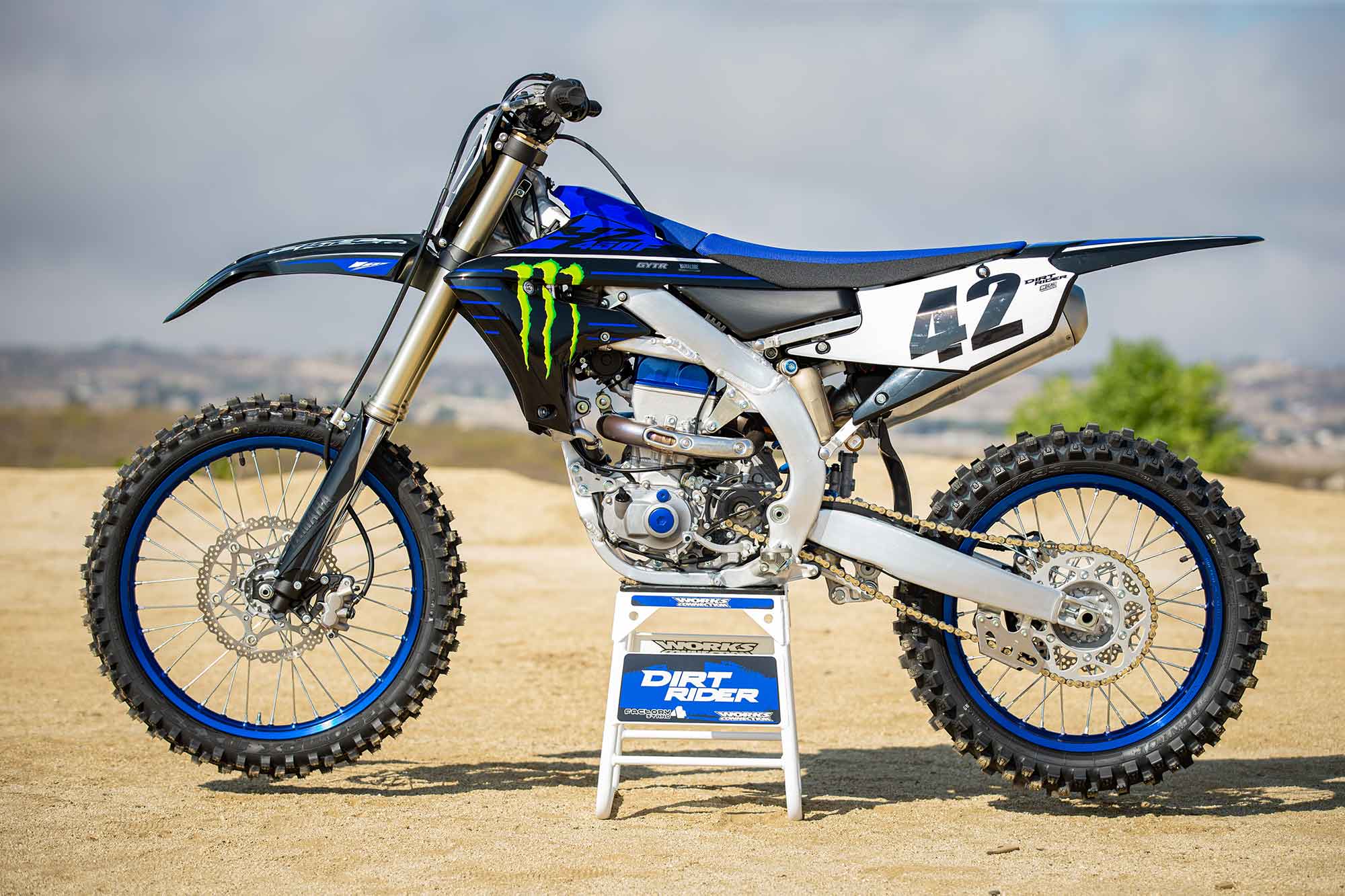 Miniature moto Yamaha YZ450F 2022 Factory, de très belle finition cadeaux  motard