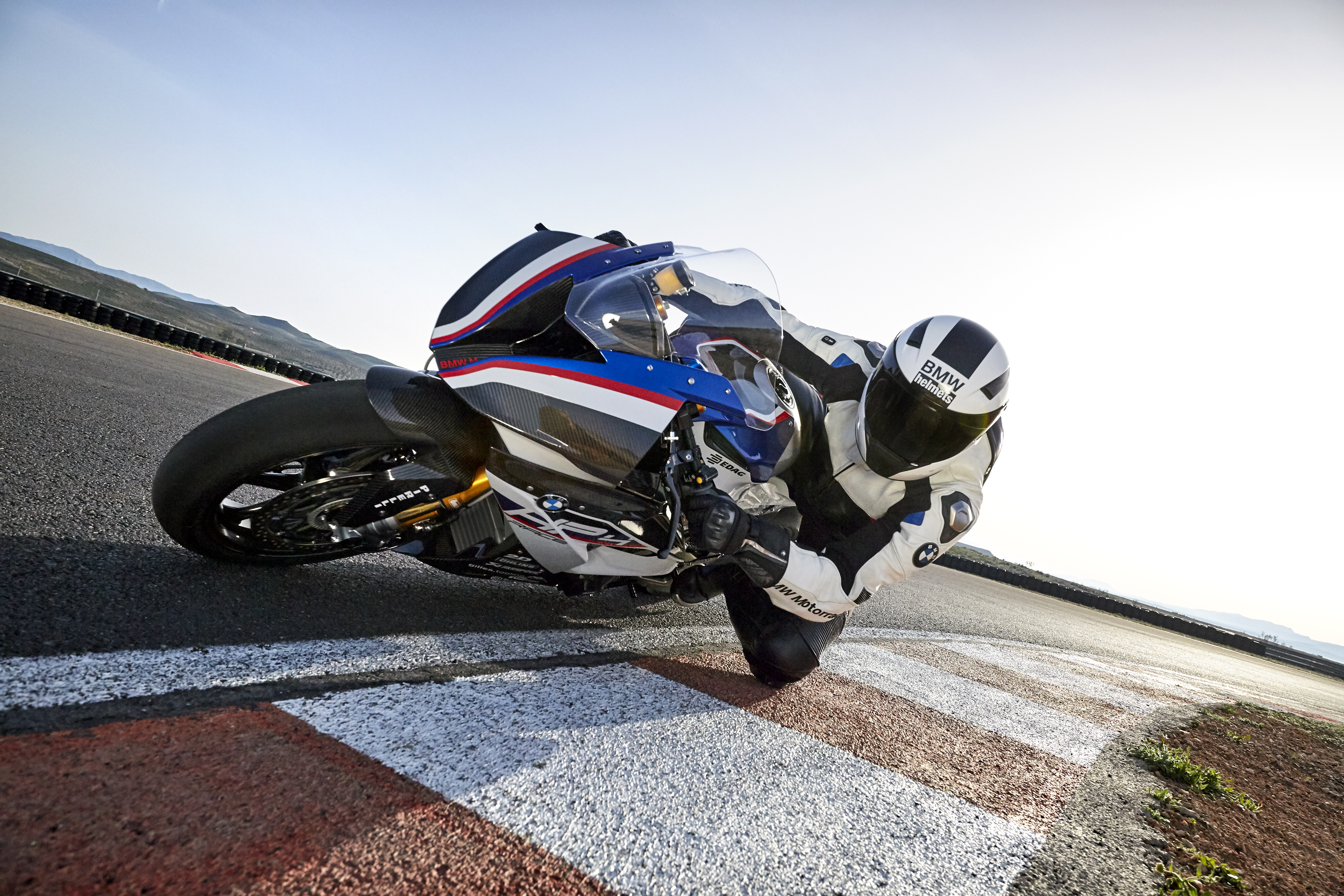The 17 Bmw Hp4 Race Is The Bike Carbon Fiber Dreams Are Made Of Cycle World