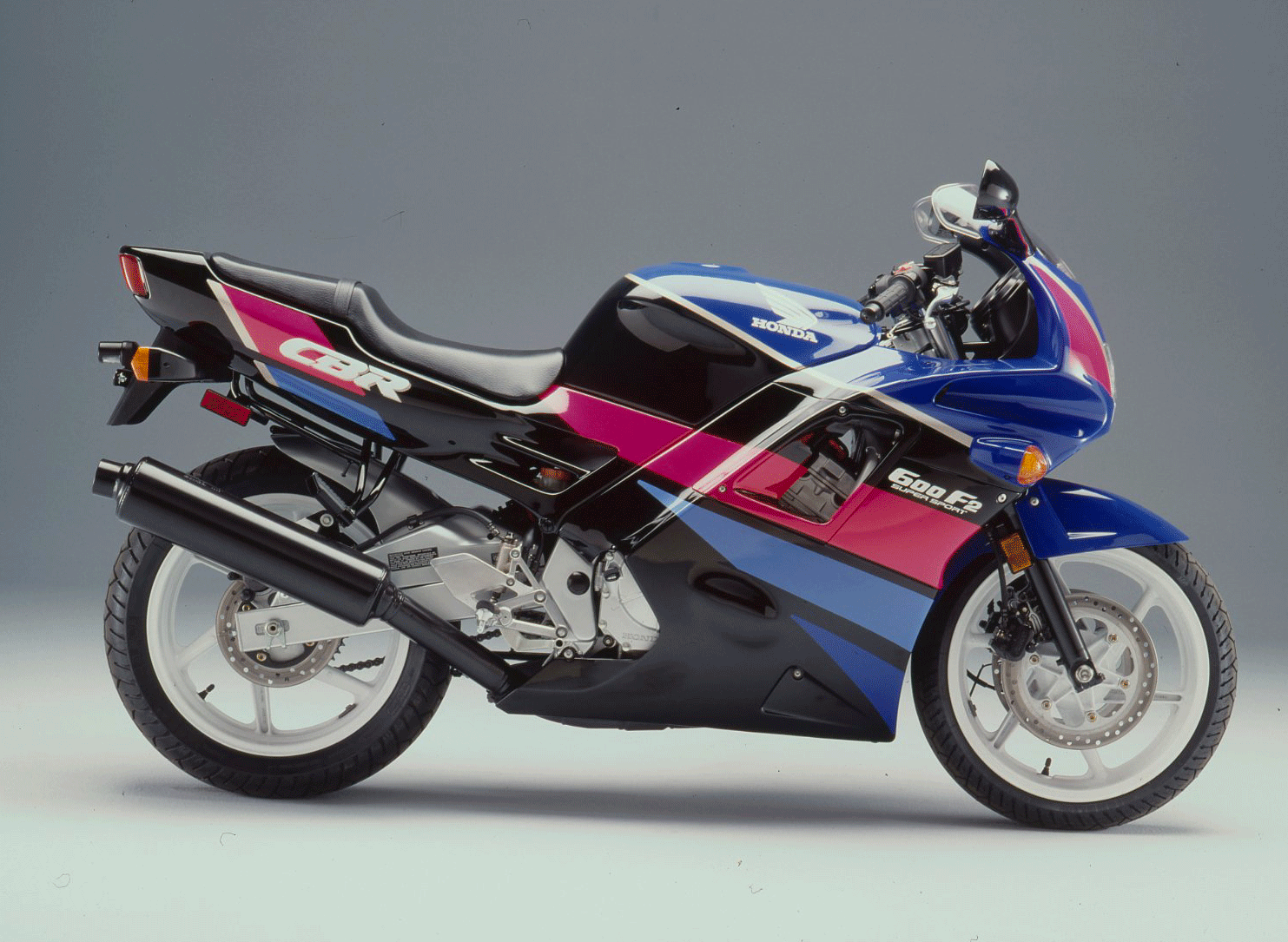 Even with stock paint, the 1991 Honda CBR600F2 is bold both track- and paint-wise.