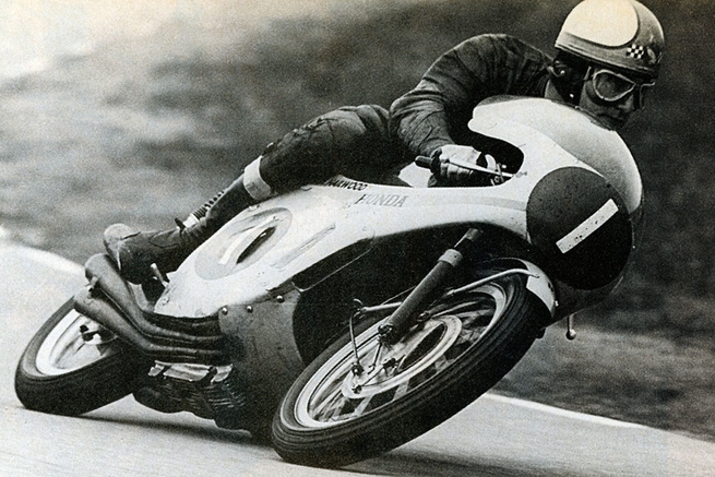 Steve Plater's Dramatic Lap Of The TT On The Six-Cylinder Honda