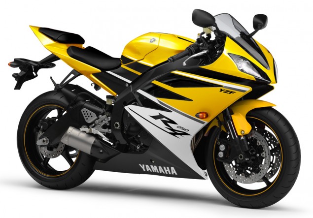 Una deportiva de 200 cc  Yamaha R2