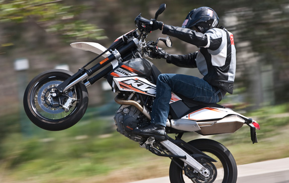 KTM 690 SMC Riding Review 