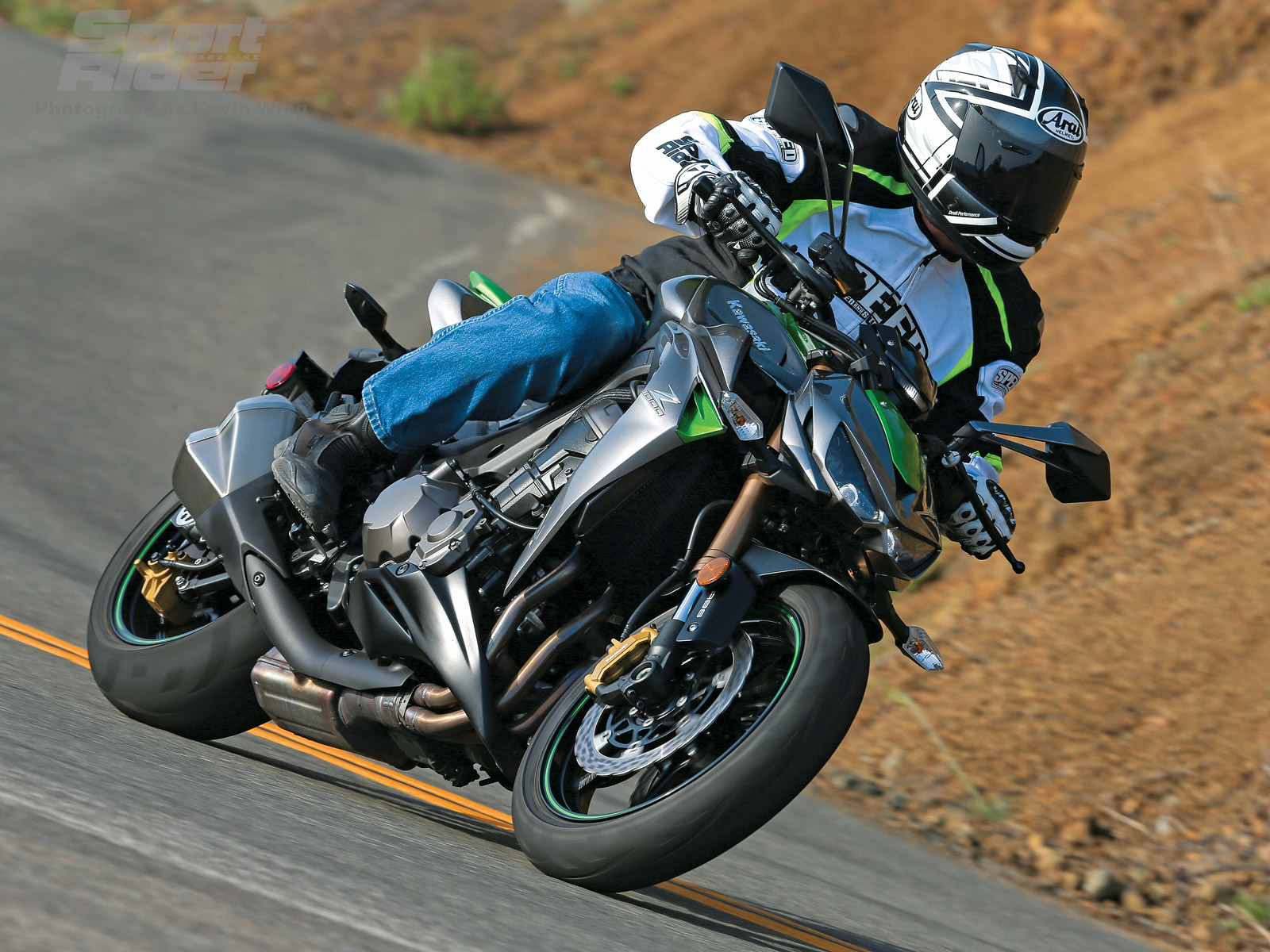 pensum Vær tilfreds sjælden 2014 Kawasaki Z1000 ABS Road Test Review | Cycle World