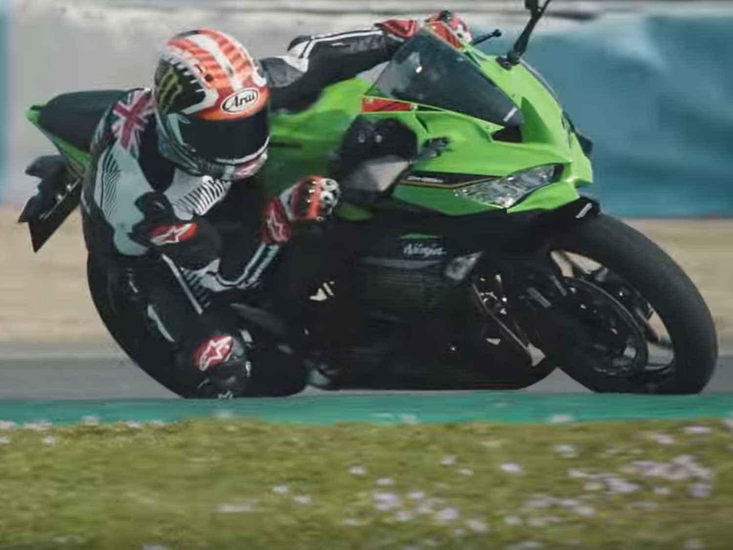 Kawasaki Shows Off Screaming Ninja ZX-25R In Video | Motorcyclist