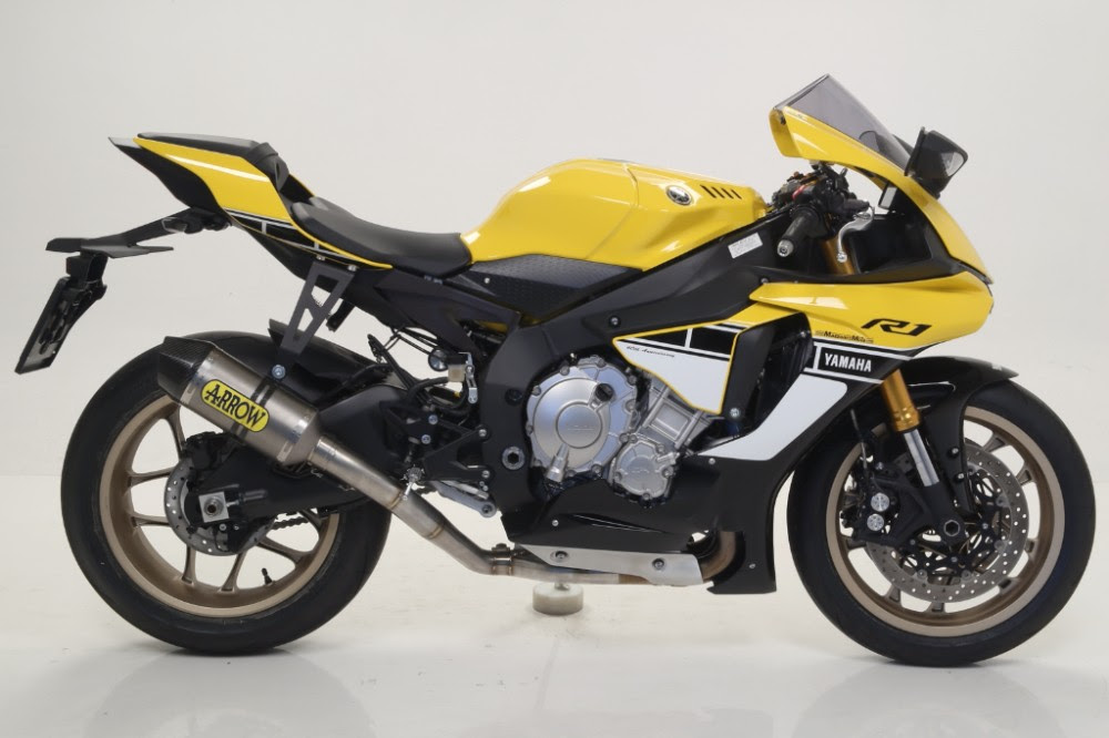 ONE Motorcycle Turn Signal Arrows – Short Stem, Black, Amber Lens, 12V 21W Bulb – E-Approved, Fits Yamaha / Universal?