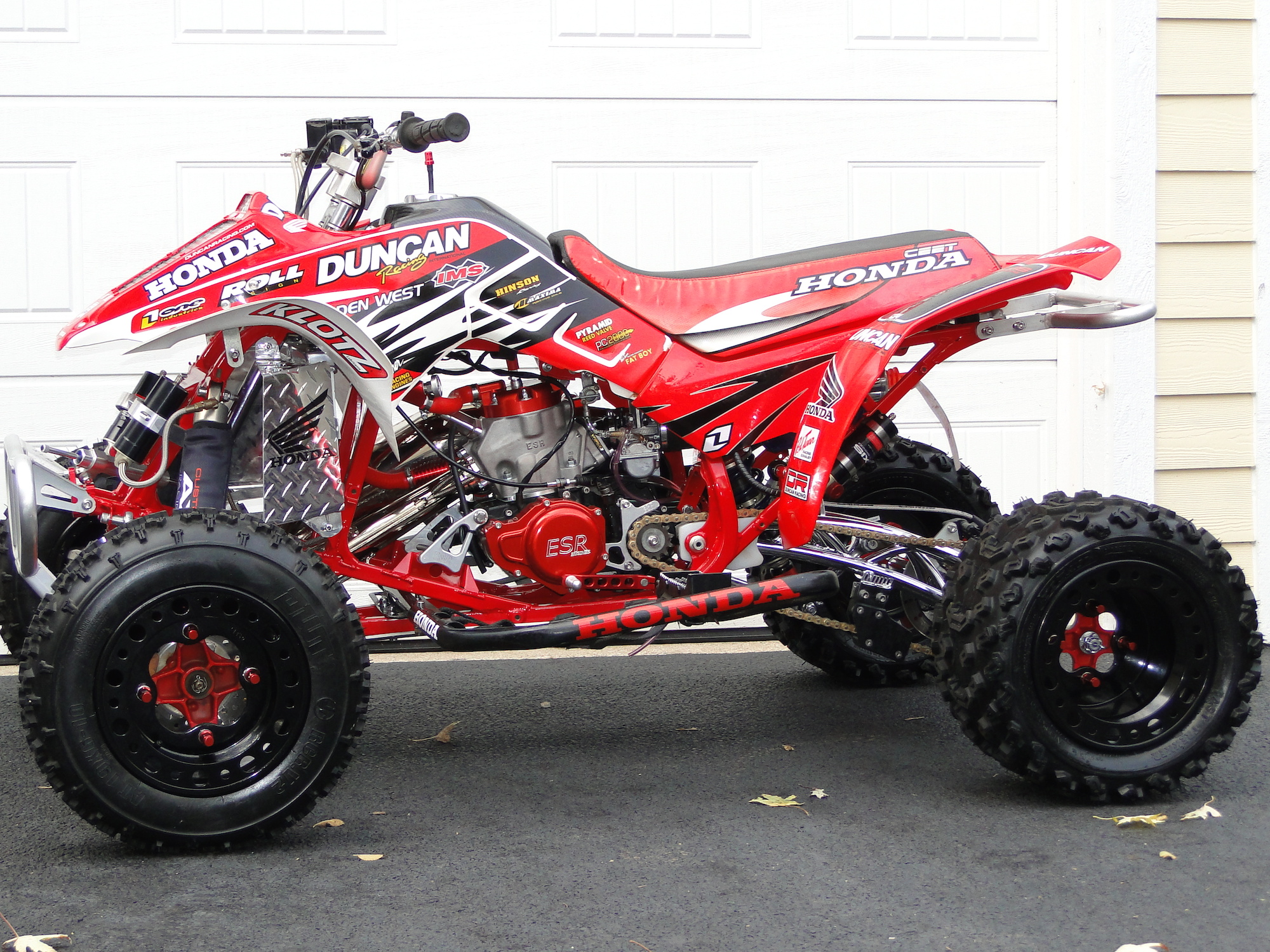 ホンダ TRX250R レッド Inside Michael Connelly's Honda 1989 Honda TRX250R | ATV Rider