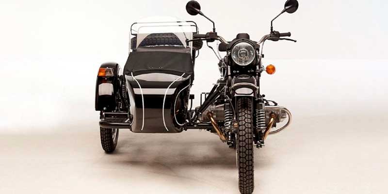 Electric motorbike with outlet sidecar