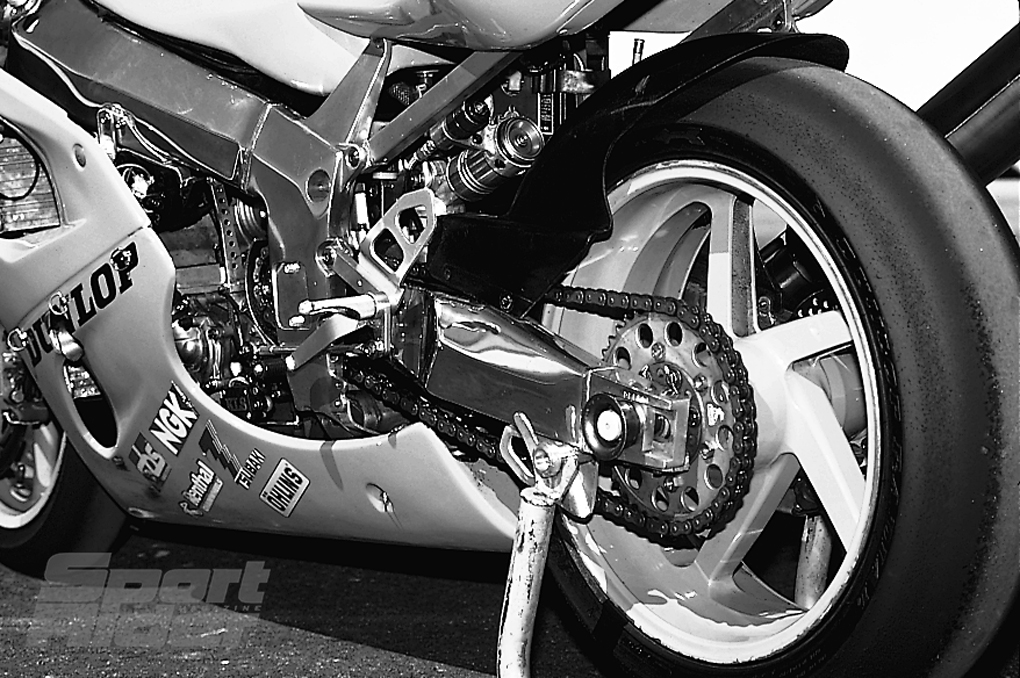 SR Archive: Doug Chandler's Muzzys Kawasaki ZX-7RR | Cycle World