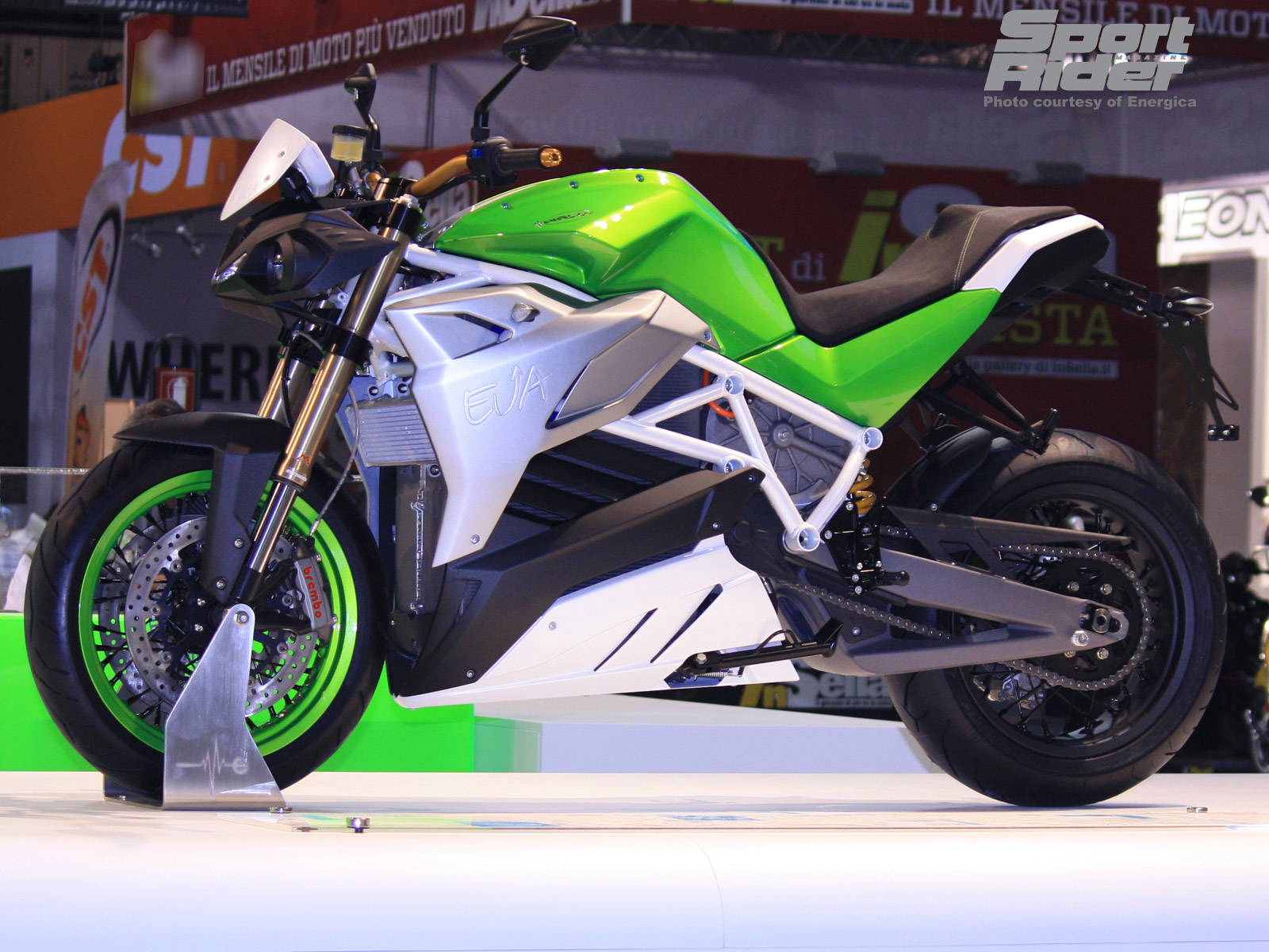 Electric Motorcycles News tests Energica Eva