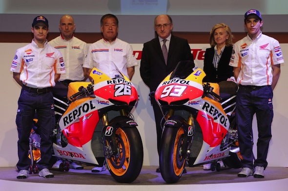 アクセサリー HRC MotoGP 2013-Official Season Book HB3RIU5MNIOZKYXP5I5CGWUXB4.jpg