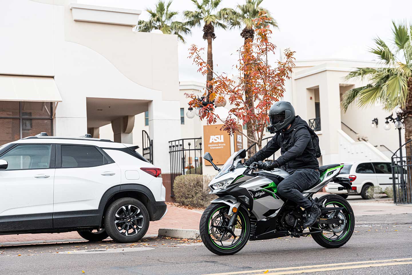 2024 Kawasaki Ninja e-1 and Z e-1 First Ride | Cycle World