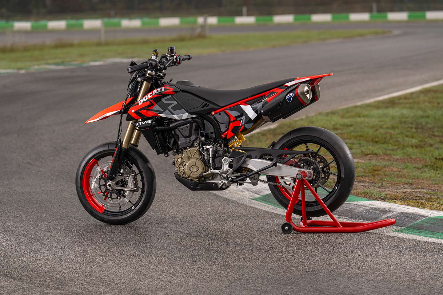 2024 Ducati Hypermotard 698 Mono Review