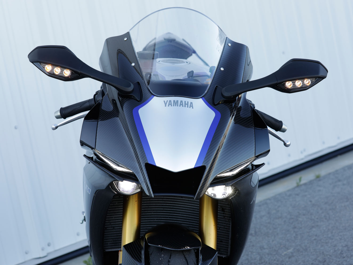 2020 Yamaha YZF-R1M Review MC Commute