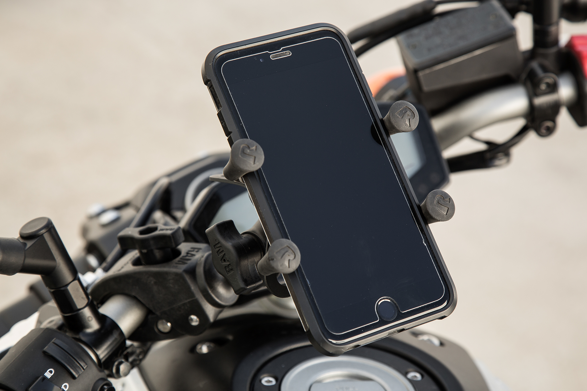 Editor robot Læne RAM Cell Phone Mount for Motorcycles | Motorcyclist