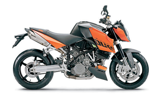 Aprilia Tuono R vs. KTM Super Duke 