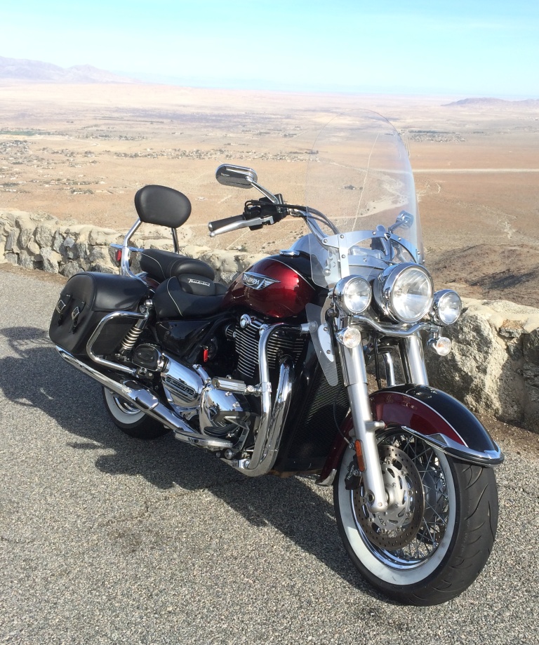 Avon's Cobra Whitewalls Chosen for Triumph Thunderbird LT