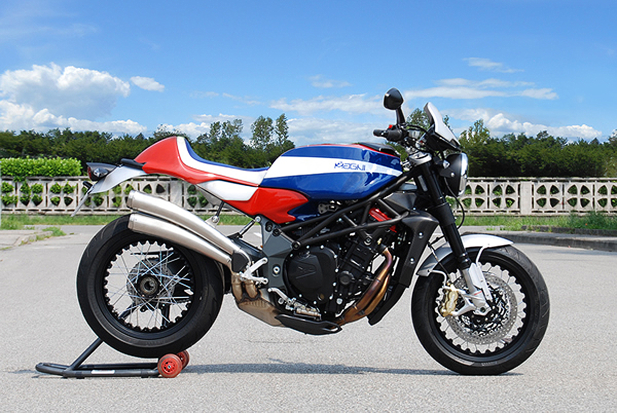 洋書 Moto Mv Agusta: A History of the Marque MV AGUSTA Since 1945: BIRTH, DEATH AND RESURRECTION: THE STORY OF