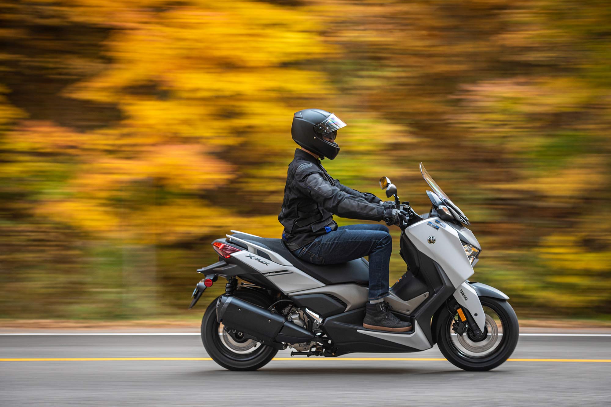 Yamaha XMAX 125 (2022), Test Ride and Review