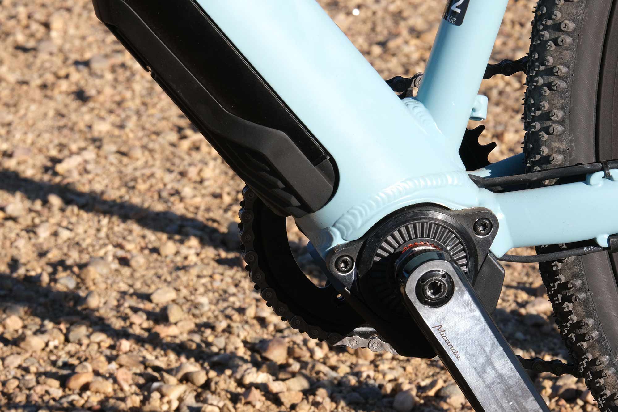 The Fazua Ride 50 Street drive system hides covertly inside the Gravital Risbar’s aluminum frame.
