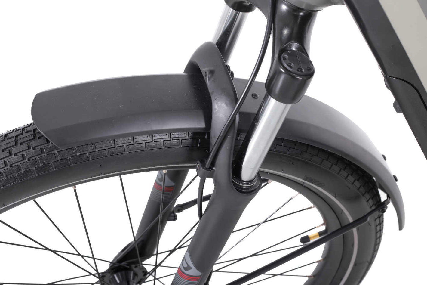 A Zoom suspension fork smooths out bumps at the front end of the Commute Model 1.