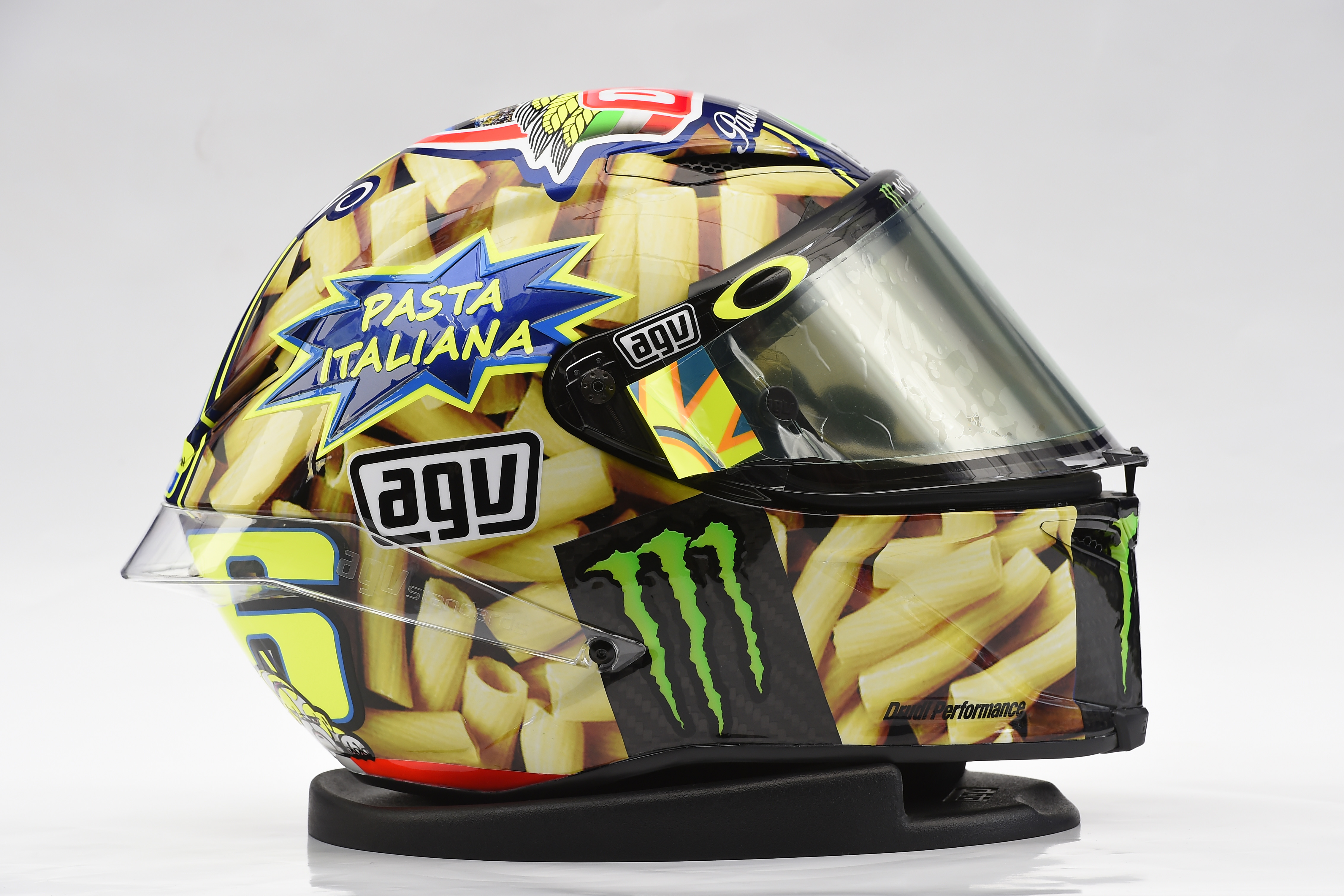 Arbejdskraft Indrømme Hummingbird The Stories Behind Valentino Rossi's Special Home-Race Helmets | Cycle World