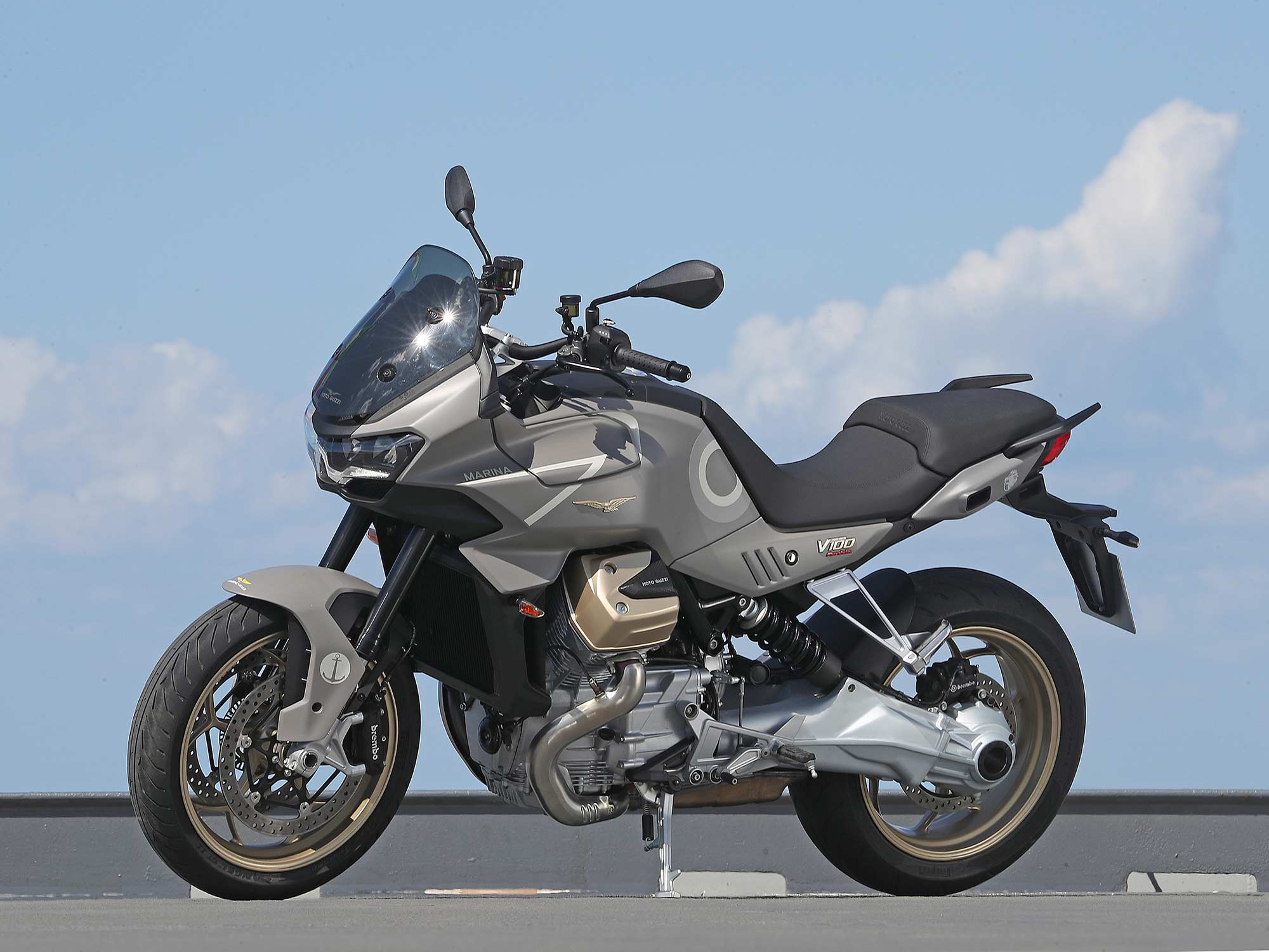Moto Guzzi V100 Mandello First Ride Review — The Most Advanced Guzzi Ever -  Bike India