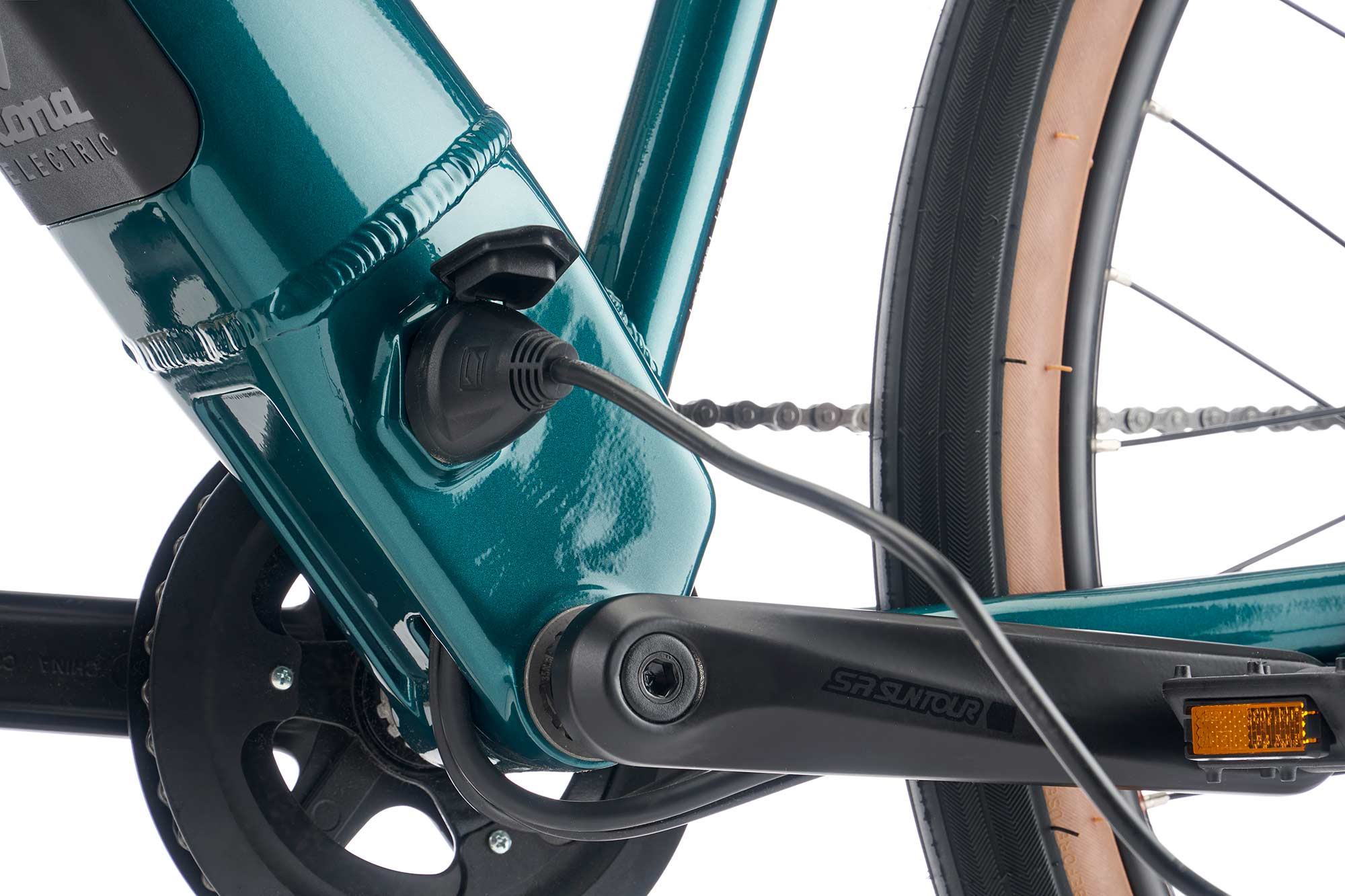 The 418Wh battery—common across all three ebikes—can be charged on or off the bike.