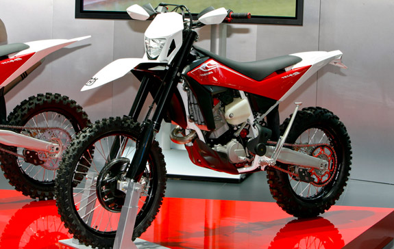 2011 Husqvarna TC449- 2011 Husqvarna TE449/511- INTERMOT 2010