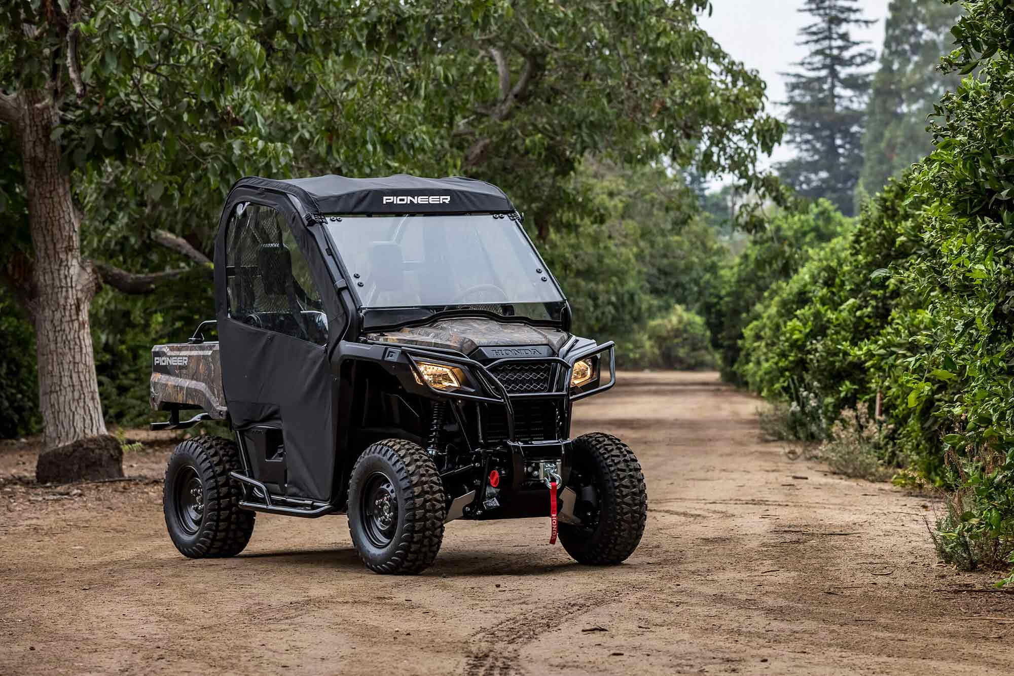 Мотовездеходы Honda Pioneer 1000 с кабиной