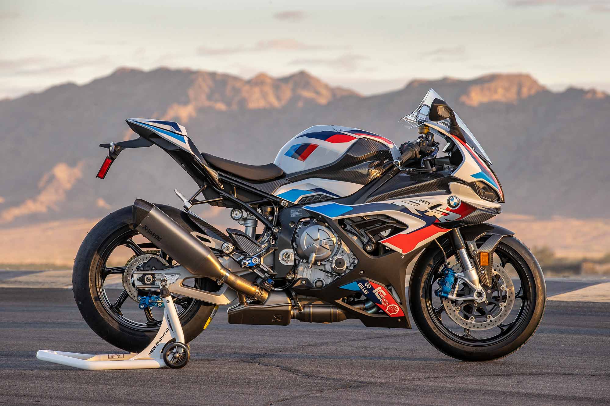 THE ALL NEW BMW S1000RR… AND WHY IT COULD CONQUER THE WORLD! - Fast Bikes