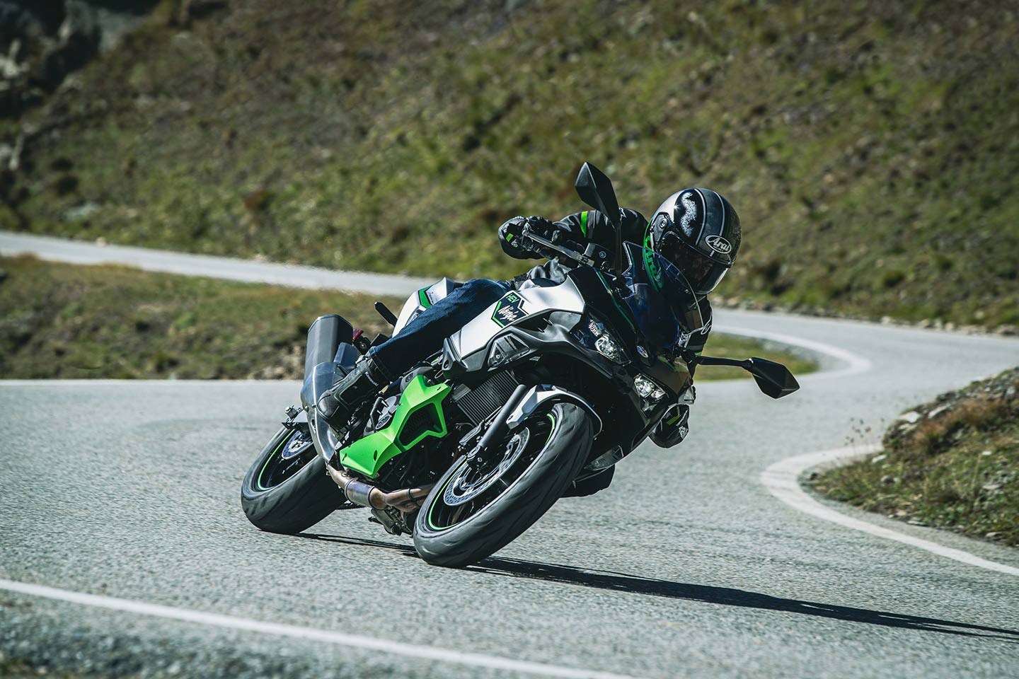 エハ New 2024 Kawasaki Ninja 7 Hybrid ABS Metallic Bright Silver