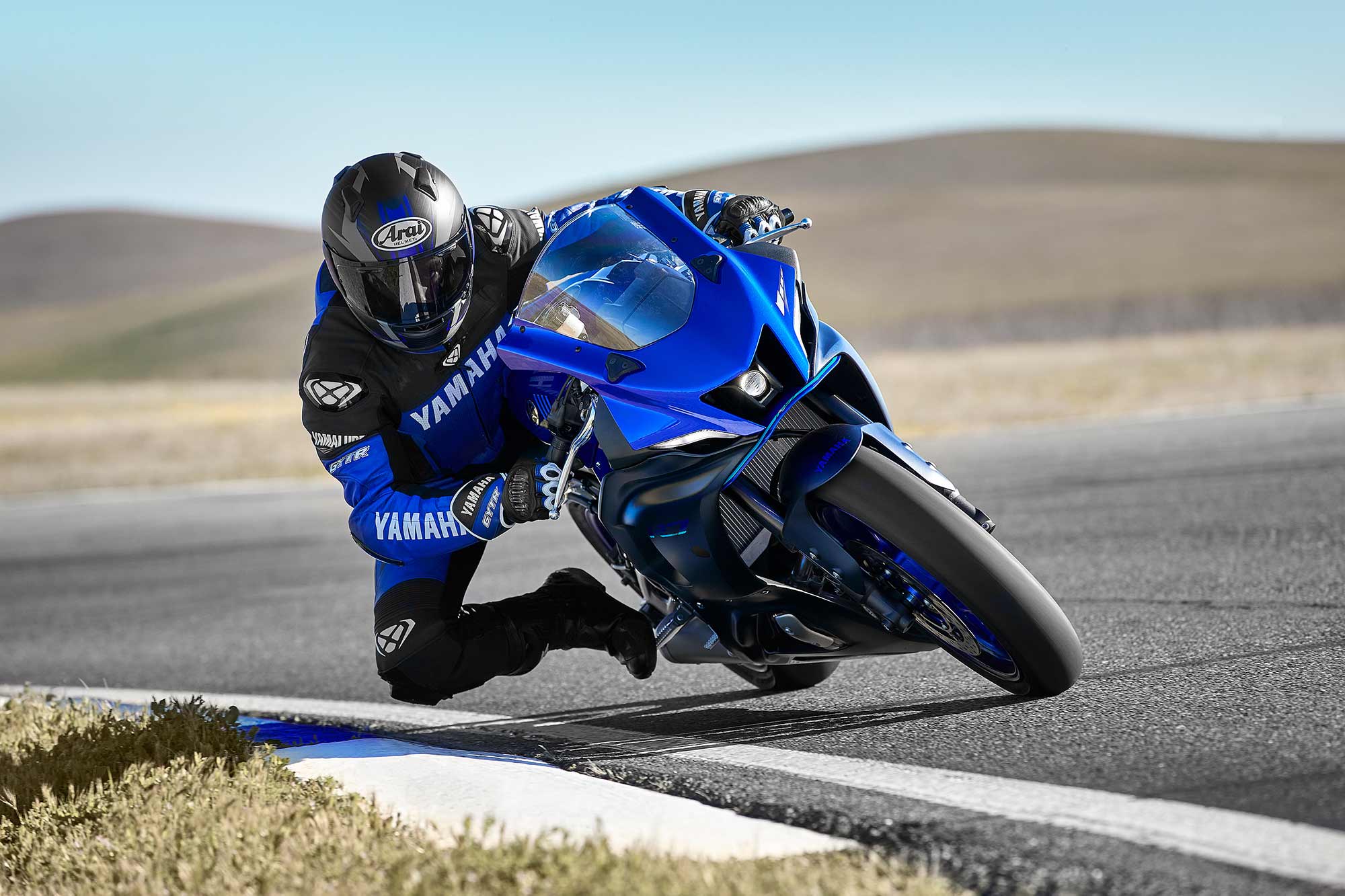 Yamaha R7 700 2022 - Fiche moto