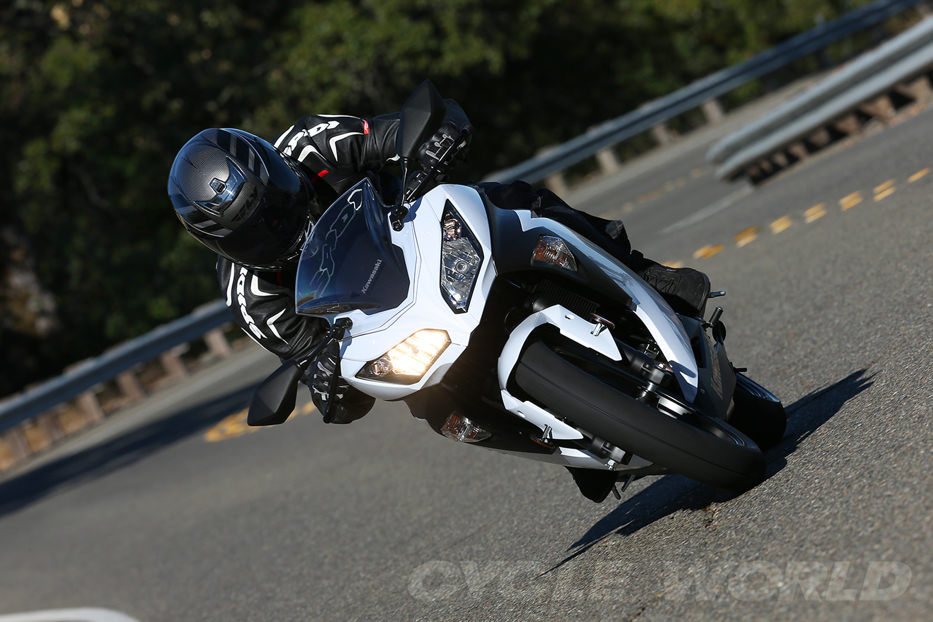 みる NINJA ZX-4R SE('23～)・ZX-4RR KRT EDITION('23～)/40thANNIVERSARY