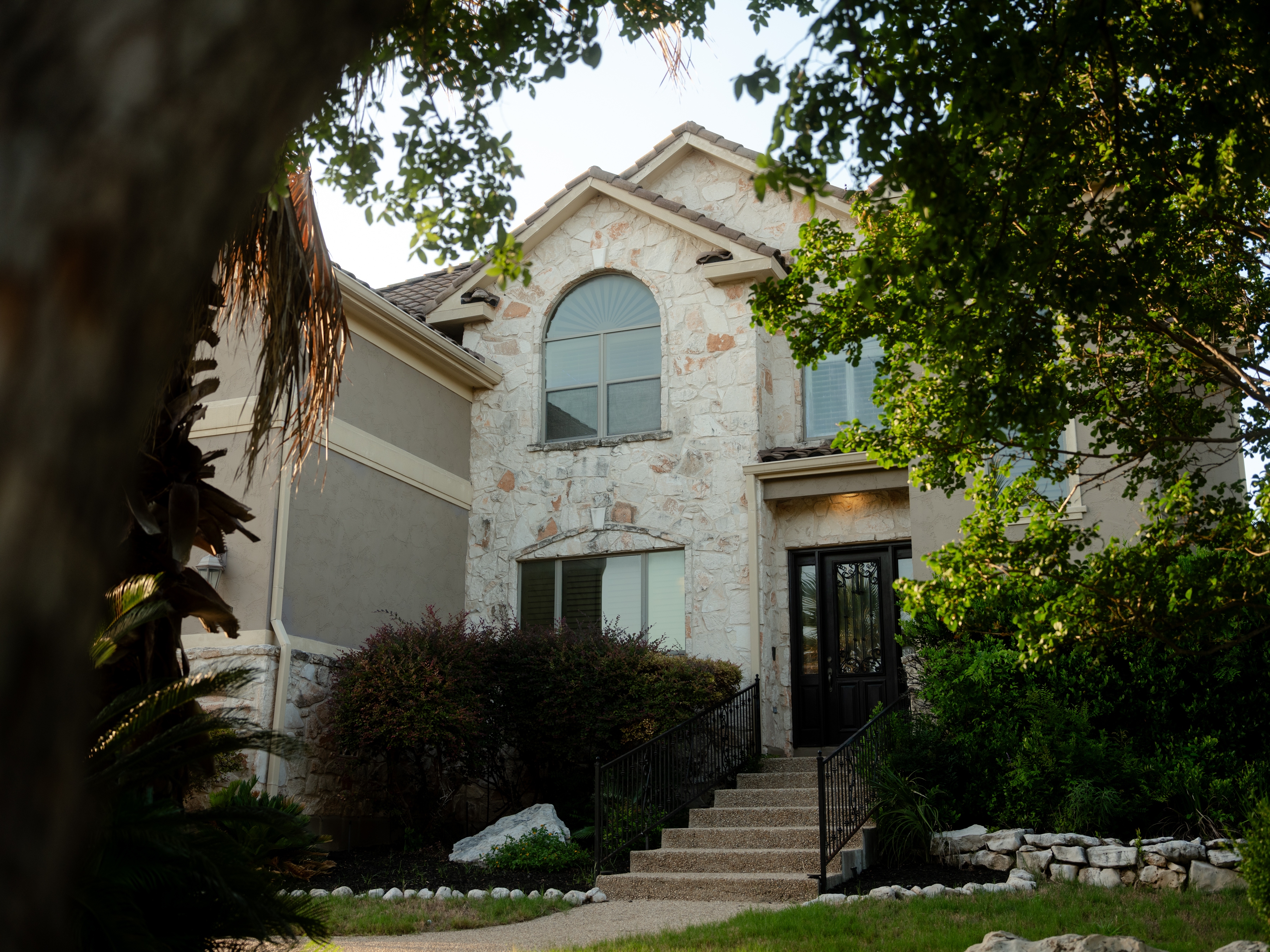 Navy veteran Matthew Kelly’s house in San Antonio, Texas has trees on either side of the property.