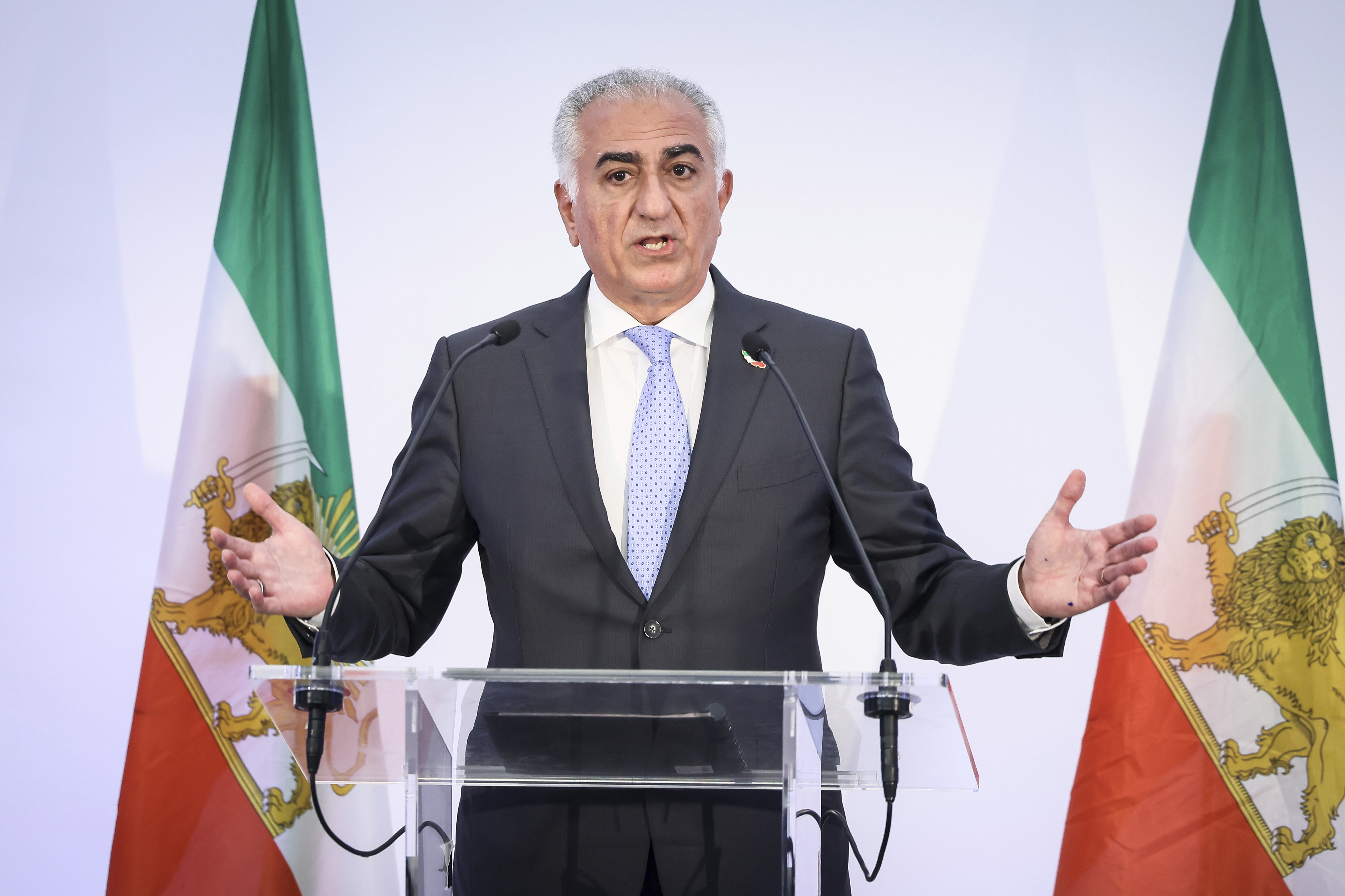 Who is Reza Pahlavi, the exiled Crown Prince encouraging demonstrations  across Iran? - OPB