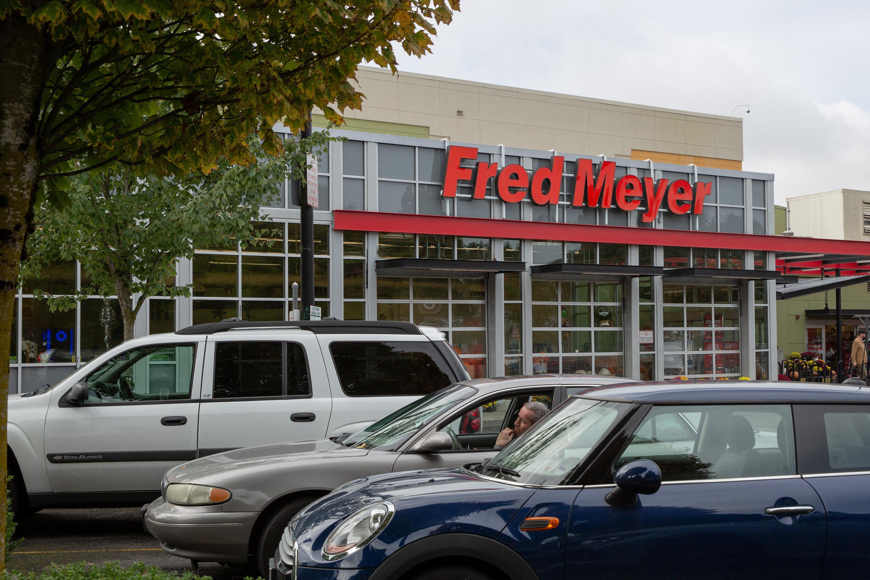 Thousands of Fred Meyer, QFC employees in Oregon go on strike - OPB