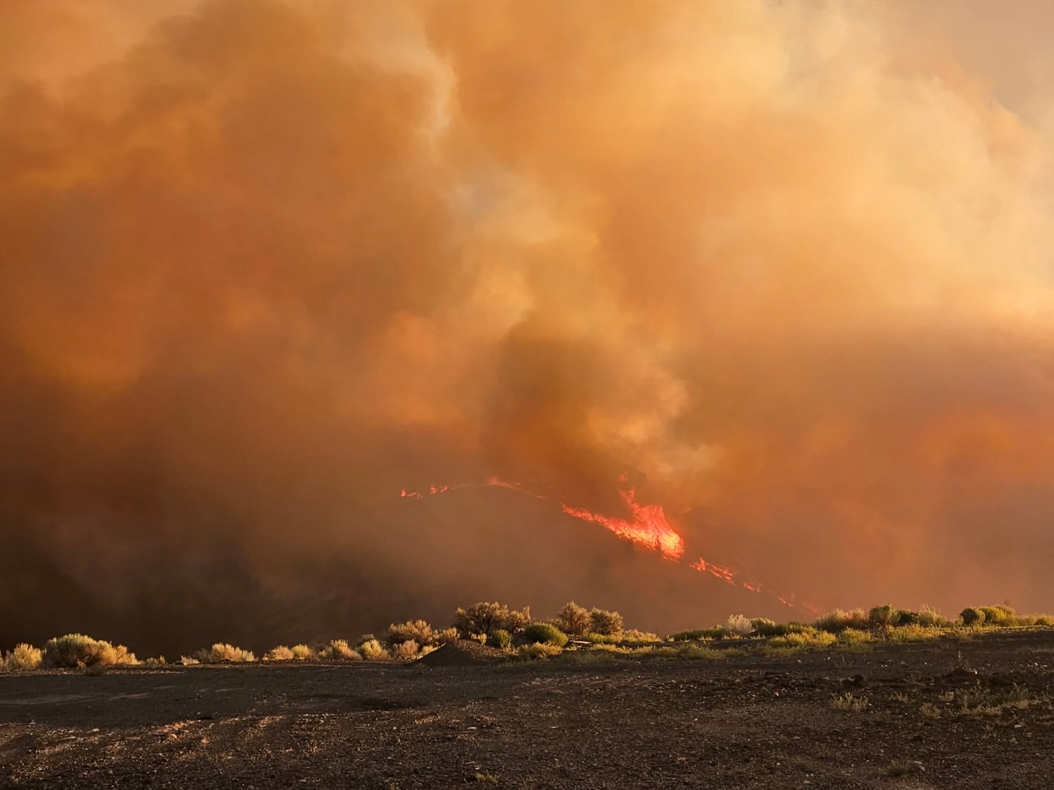 Bench Fire explodes overnight, forcing Warm Springs to evacuate