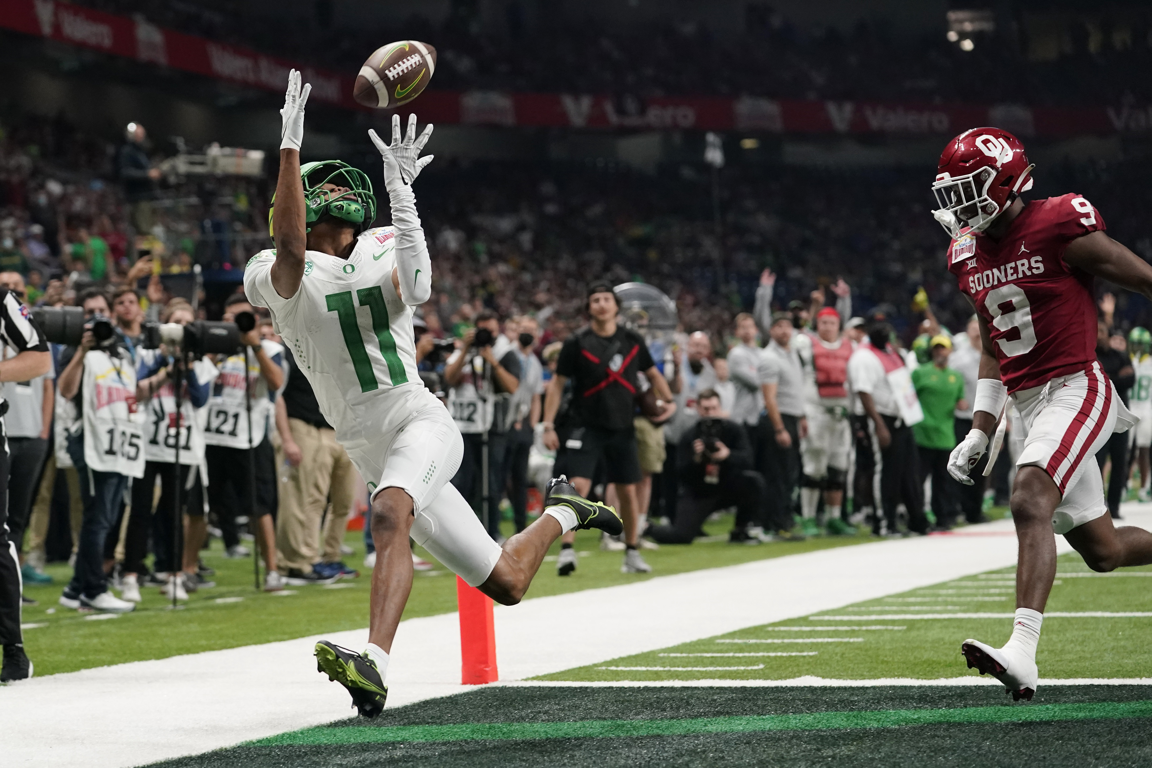 Oregon falls to Oklahoma in Alamo Bowl, 47-32 - OPB